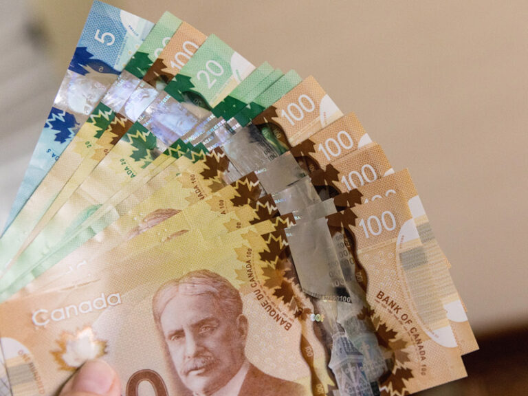 Canadian Dollar 768x576